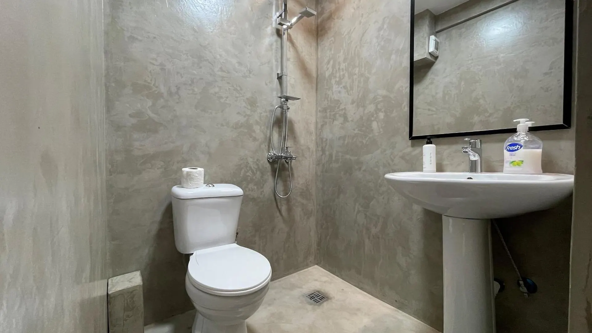 Urban Budget Studios Tirana 0*,